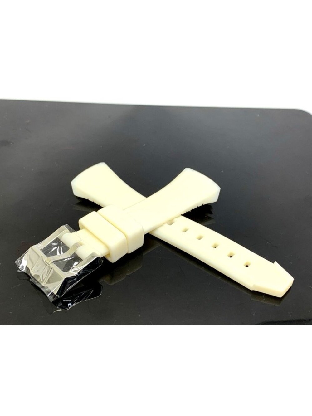 Technomarine Watch Replacement Band White Rubber Strap 13/24mm Lug Silver Buckle